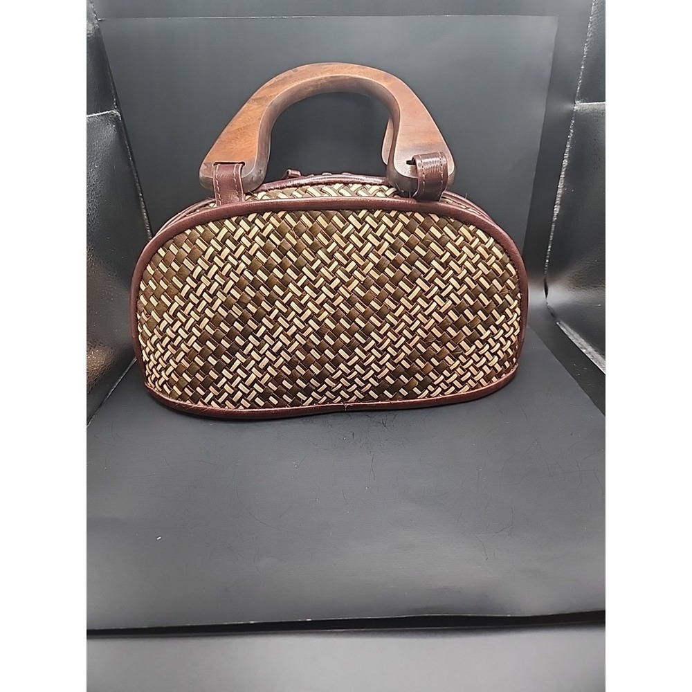Vintage Rattan Purse With Wooden Handles 7" Tall X 11.5" Across - Picture 3 of 12